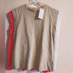 3 Women's extended shoulder short sleeve T-shirts
